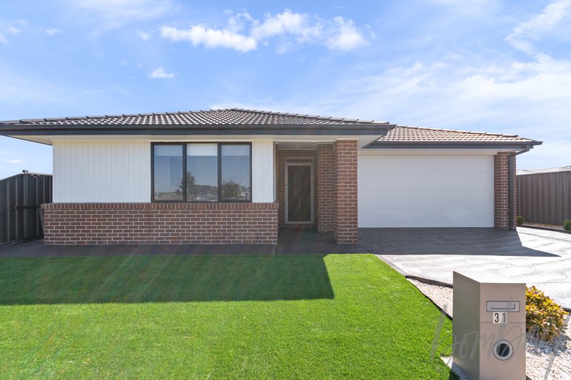 Photo - 31 Molesworth Crescent, Donnybrook VIC 3064 - Image 2