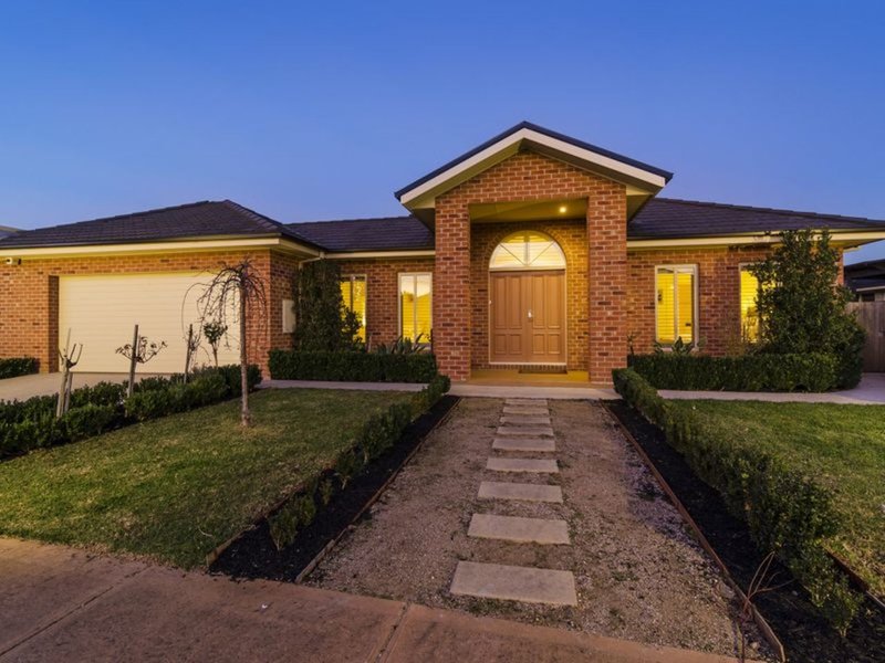 31 Monterey Bay Drive, Sanctuary Lakes VIC 3030