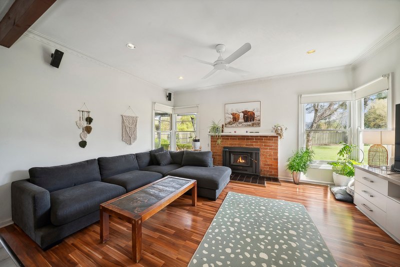 Photo - 31 Myrtle Street, Myrtleford VIC 3737 - Image 2