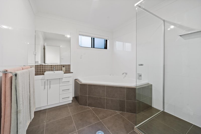 Photo - 31 Neil Harris Crescent, Forde ACT 2914 - Image 18