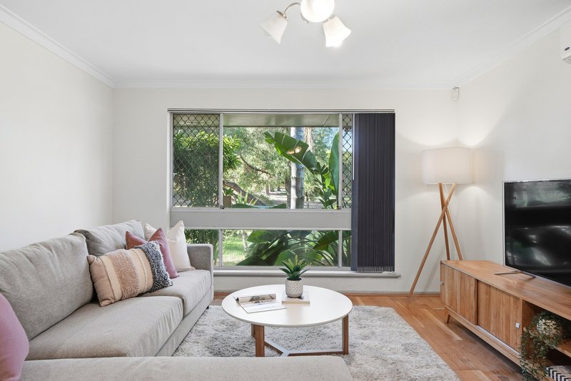 Photo - 31 Nethercott Street, Huntingdale WA 6110 - Image 3