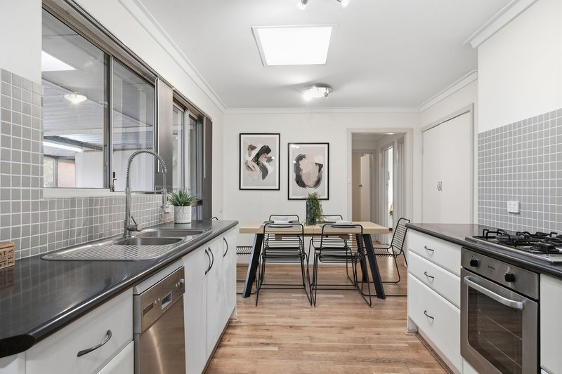 Photo - 31 Nethercott Street, Huntingdale WA 6110 - Image 8