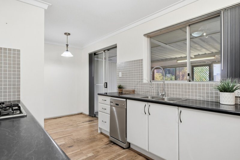 Photo - 31 Nethercott Street, Huntingdale WA 6110 - Image 13