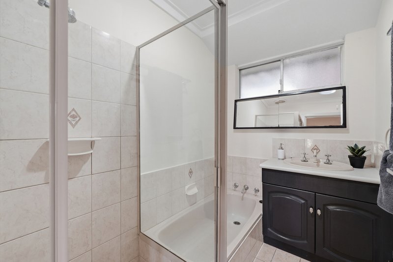 Photo - 31 Nethercott Street, Huntingdale WA 6110 - Image 24