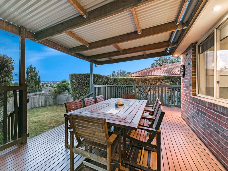 Photo - 31 Oakleaf Place, Narre Warren South VIC 3805 - Image 5