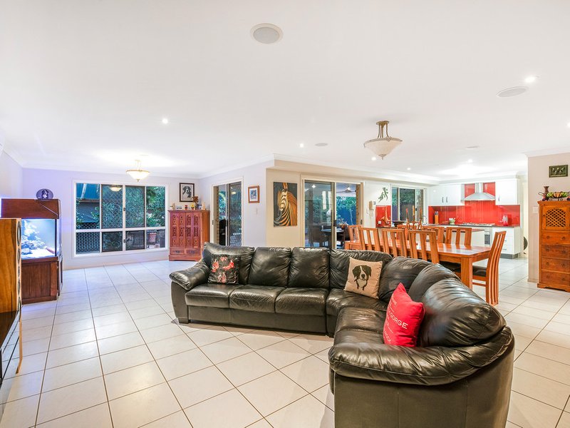 Photo - 31 Oakley Street, Carindale QLD 4152 - Image 4