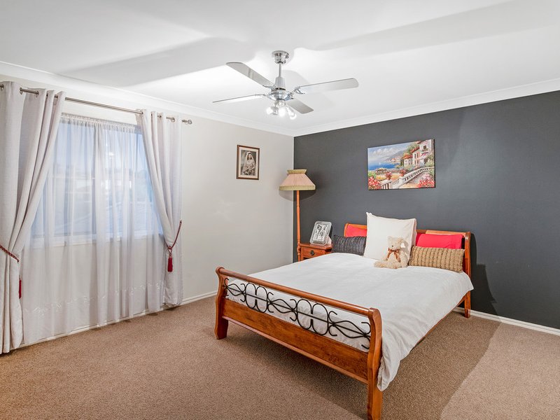 Photo - 31 Oakley Street, Carindale QLD 4152 - Image 12