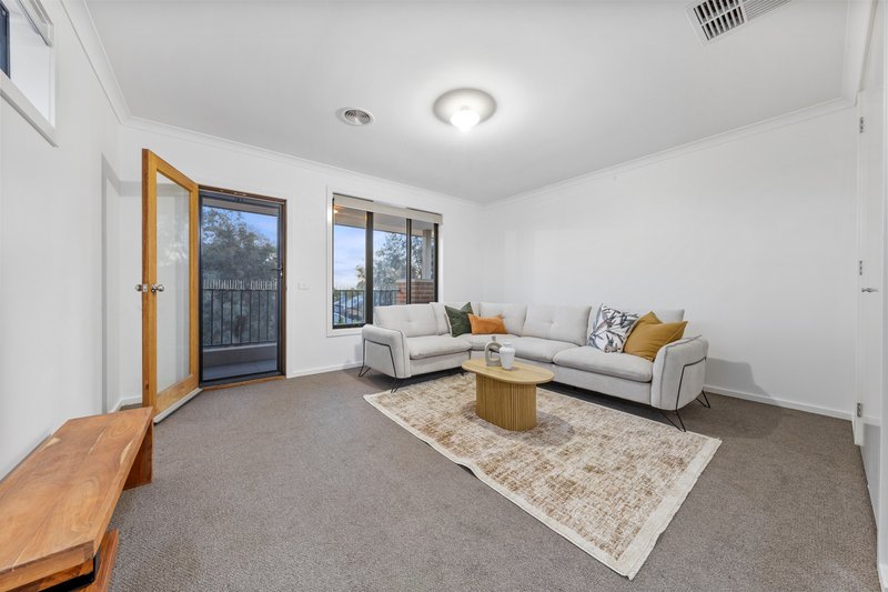 Photo - 31 Oresund Street, Craigieburn VIC 3064 - Image 3
