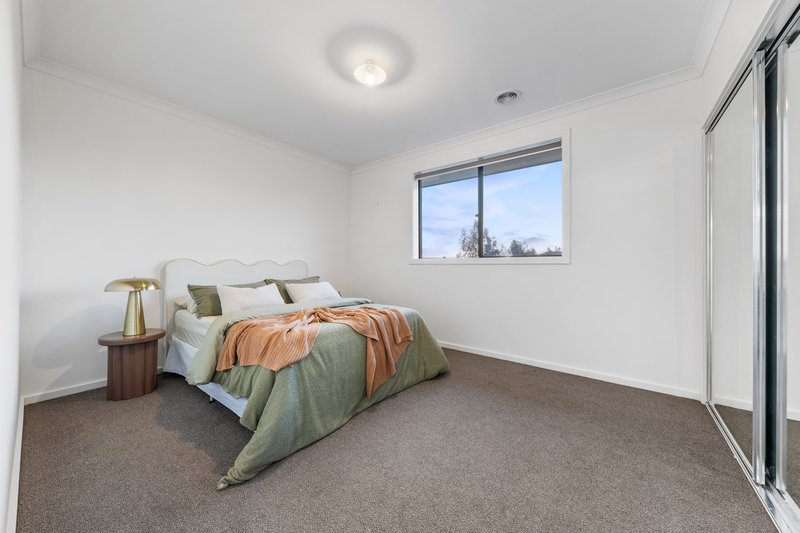 Photo - 31 Oresund Street, Craigieburn VIC 3064 - Image 5