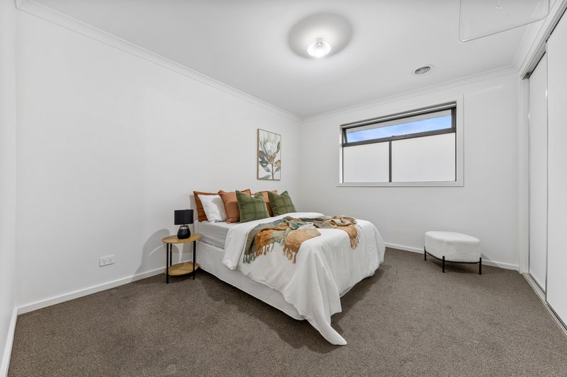 Photo - 31 Oresund Street, Craigieburn VIC 3064 - Image 6