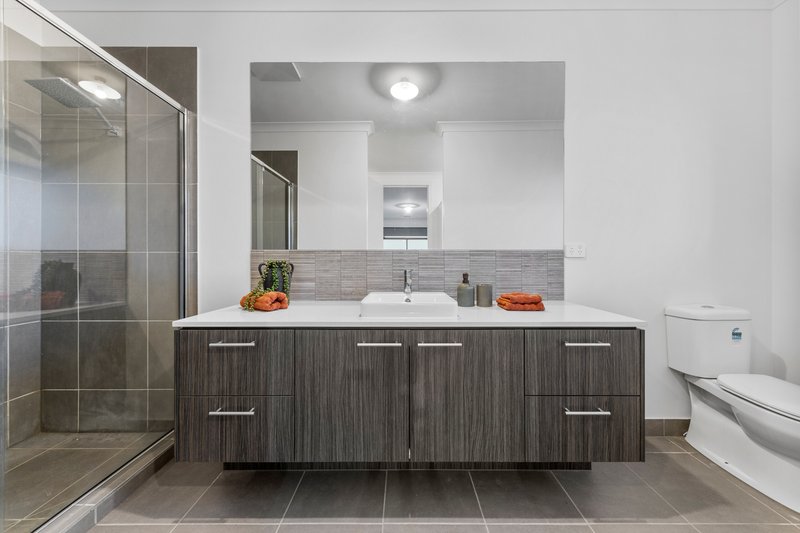 Photo - 31 Oresund Street, Craigieburn VIC 3064 - Image 8