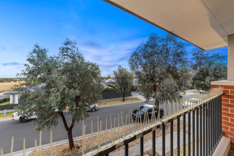 Photo - 31 Oresund Street, Craigieburn VIC 3064 - Image 9