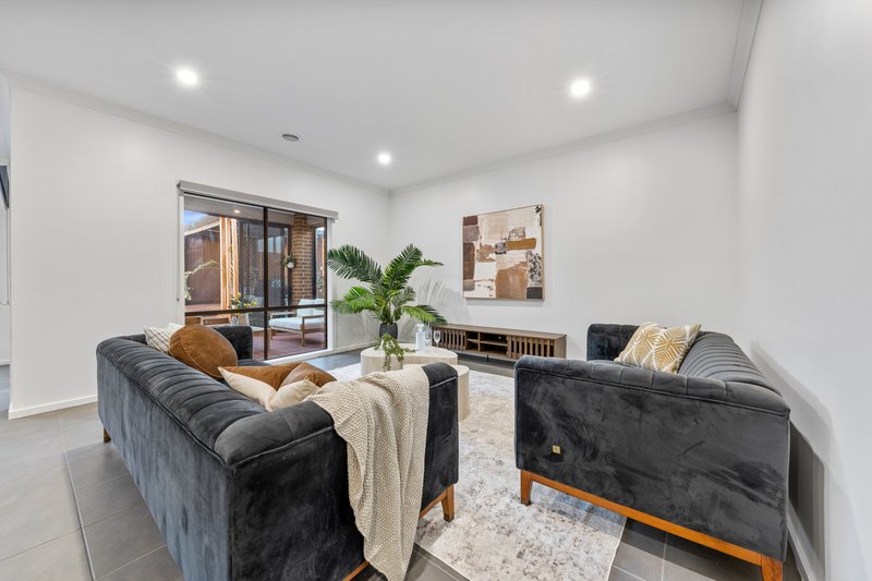 Photo - 31 Oresund Street, Craigieburn VIC 3064 - Image 11
