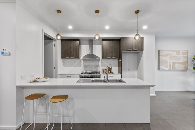 Photo - 31 Oresund Street, Craigieburn VIC 3064 - Image 13