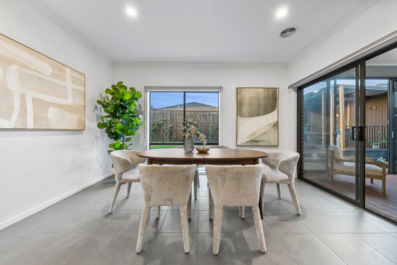 Photo - 31 Oresund Street, Craigieburn VIC 3064 - Image 14