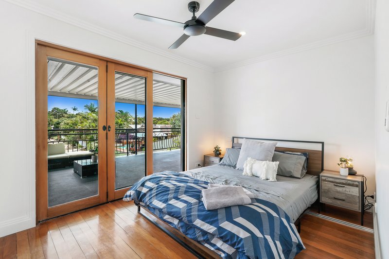 Photo - 31 Pacific Boulevard, Broadbeach Waters QLD 4218 - Image 3