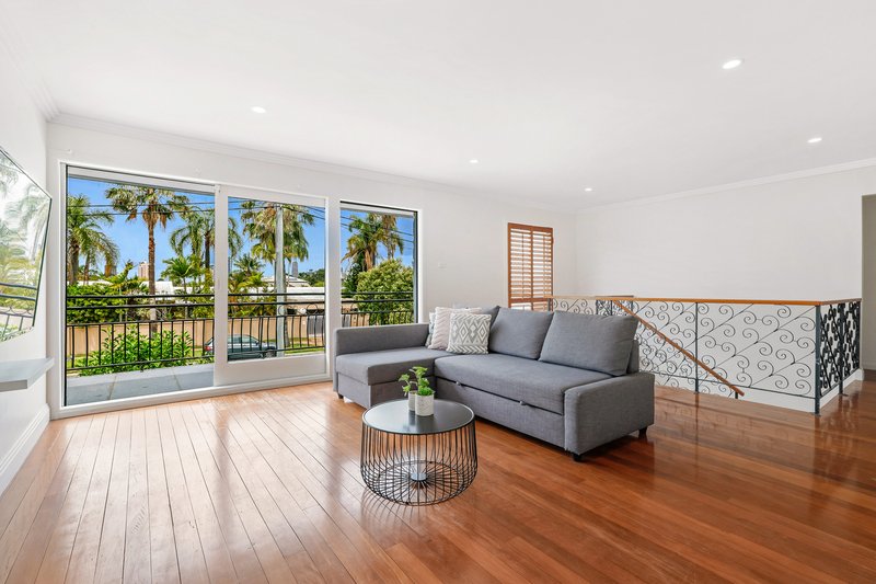 Photo - 31 Pacific Boulevard, Broadbeach Waters QLD 4218 - Image 13