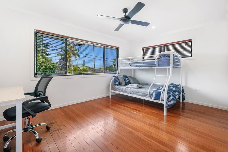 Photo - 31 Pacific Boulevard, Broadbeach Waters QLD 4218 - Image 14