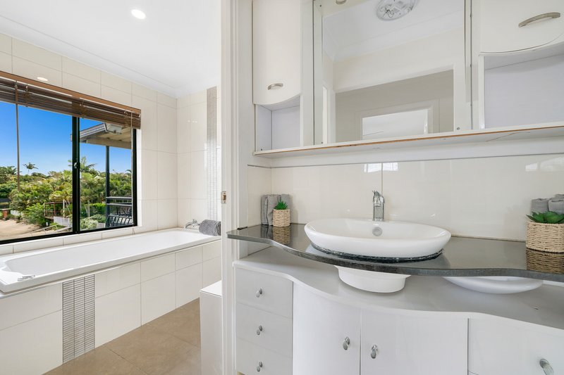 Photo - 31 Pacific Boulevard, Broadbeach Waters QLD 4218 - Image 21