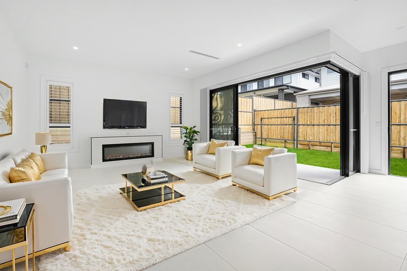 Photo - 31 Parkside Avenue, Box Hill NSW 2765 - Image 7