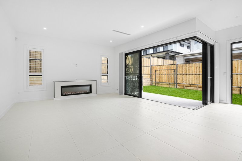 Photo - 31 Parkside Avenue, Box Hill NSW 2765 - Image 8