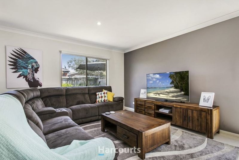 Photo - 31 Paxford Drive, Cranbourne North VIC 3977 - Image 4