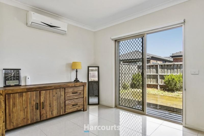 Photo - 31 Paxford Drive, Cranbourne North VIC 3977 - Image 5