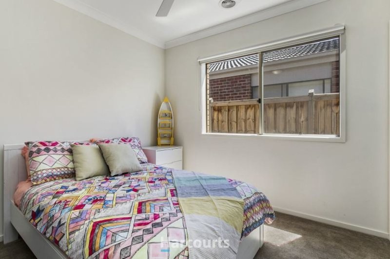 Photo - 31 Paxford Drive, Cranbourne North VIC 3977 - Image 8