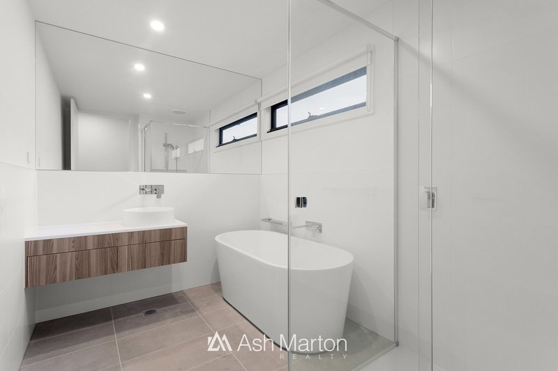 Photo - 31 Pindari Crescent, Langwarrin VIC 3910 - Image 7