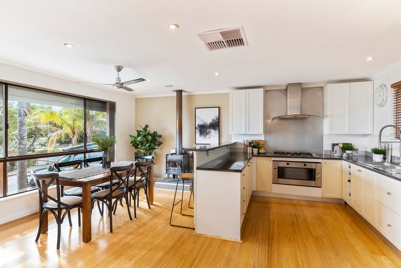 Photo - 31 Pindee Street, Hallett Cove SA 5158 - Image 5