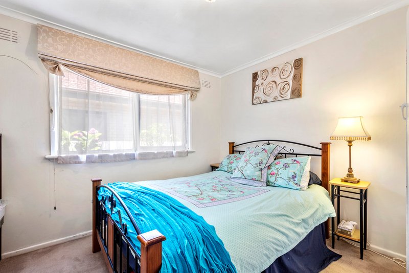 Photo - 31 Pinewood Avenue, Dandenong North VIC 3175 - Image 5