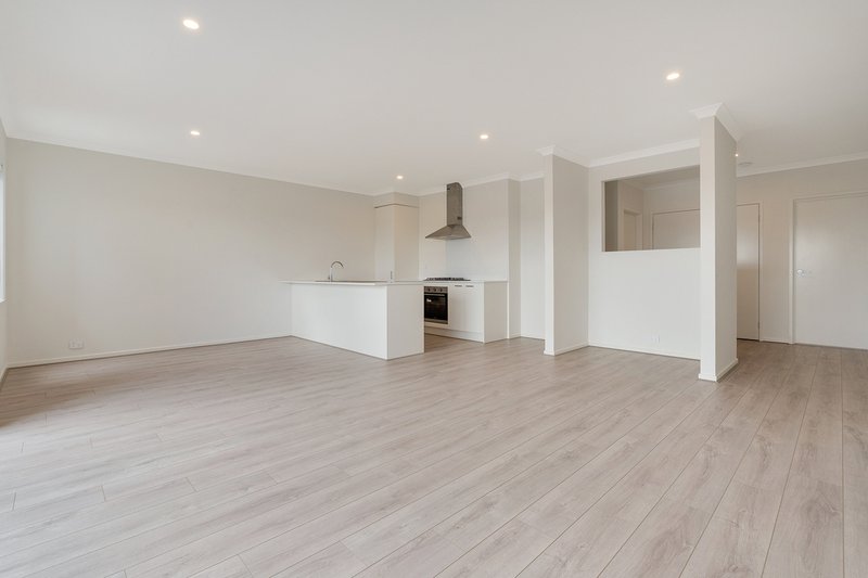 Photo - 31 Pitton Walk, Donnybrook VIC 3064 - Image 3