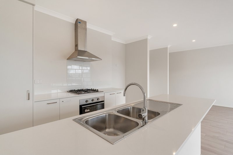 Photo - 31 Pitton Walk, Donnybrook VIC 3064 - Image 4