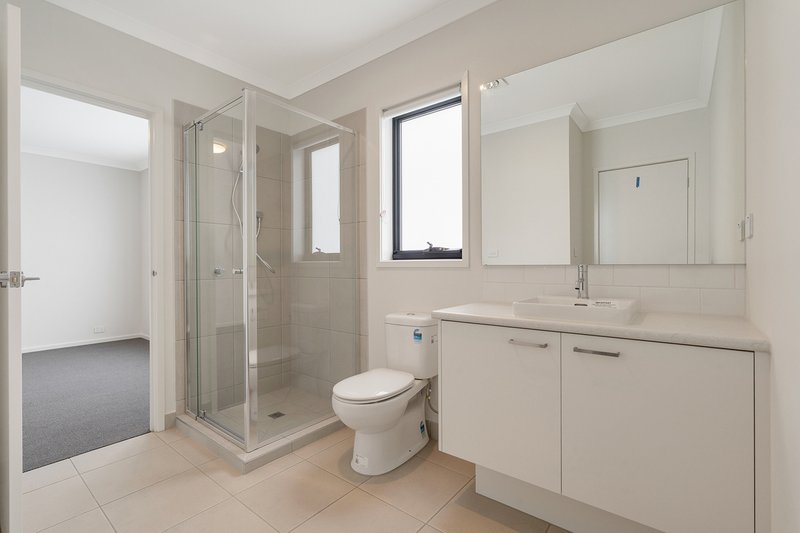 Photo - 31 Pitton Walk, Donnybrook VIC 3064 - Image 6