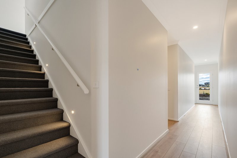 Photo - 31 Pitton Walk, Donnybrook VIC 3064 - Image 7
