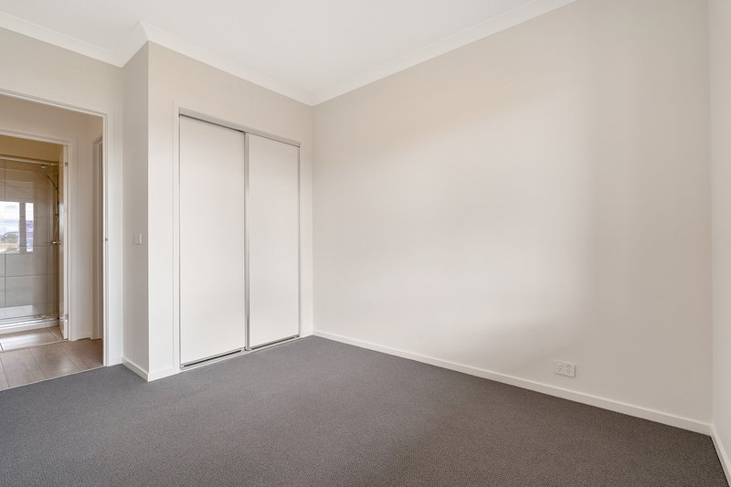 Photo - 31 Pitton Walk, Donnybrook VIC 3064 - Image 9