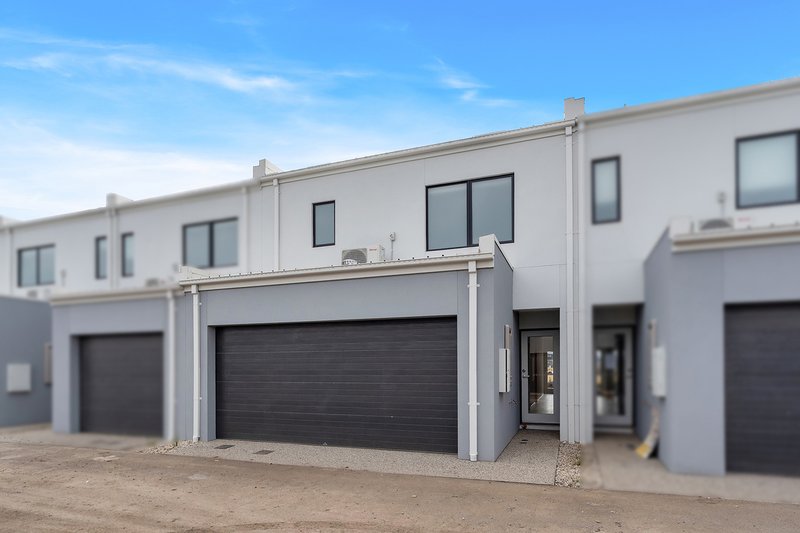 Photo - 31 Pitton Walk, Donnybrook VIC 3064 - Image 12