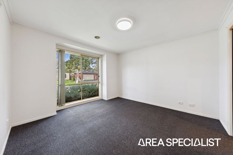 Photo - 31 Pommel Street, Pakenham VIC 3810 - Image 4