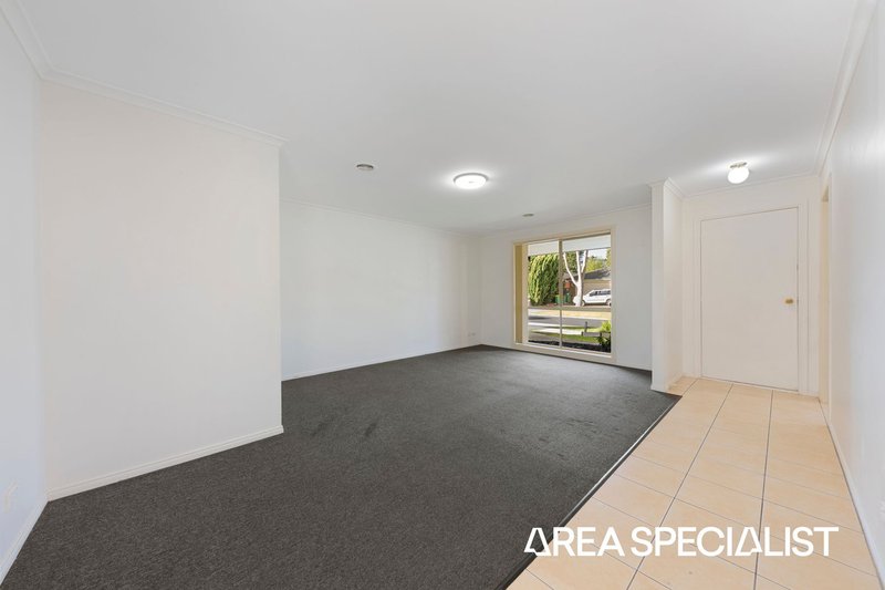 Photo - 31 Pommel Street, Pakenham VIC 3810 - Image 6