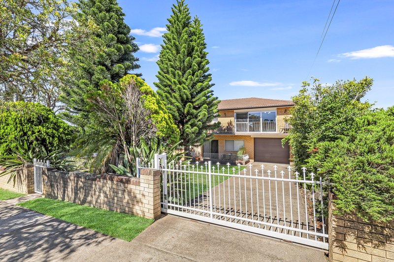 Photo - 31 Queensbury Road, Padstow Heights NSW 2211 - Image 2