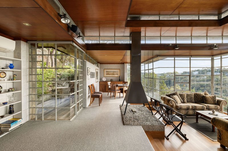 Photo - 31 Rembrandt Drive, Middle Cove NSW 2068 - Image 4