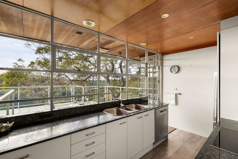 Photo - 31 Rembrandt Drive, Middle Cove NSW 2068 - Image 10