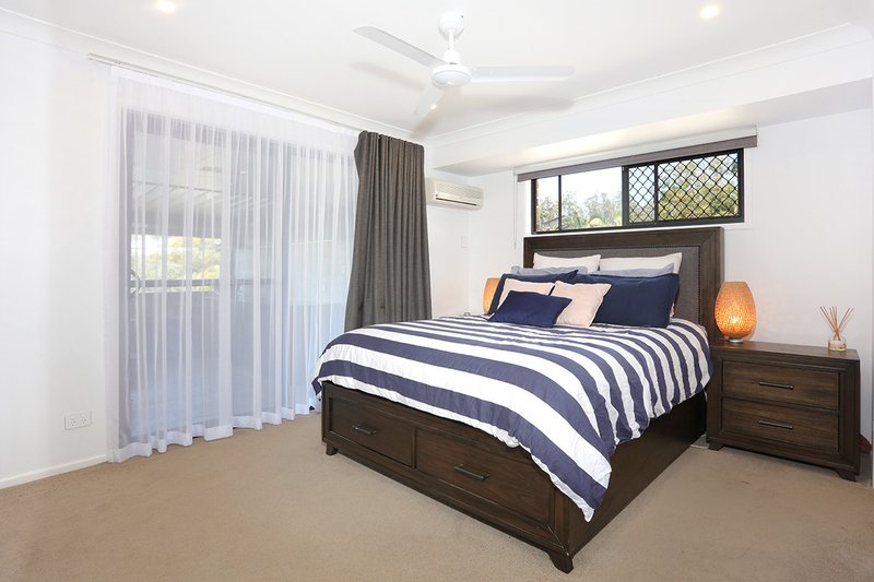 Photo - 31 Renfrew Drive, Highland Park QLD 4211 - Image 6