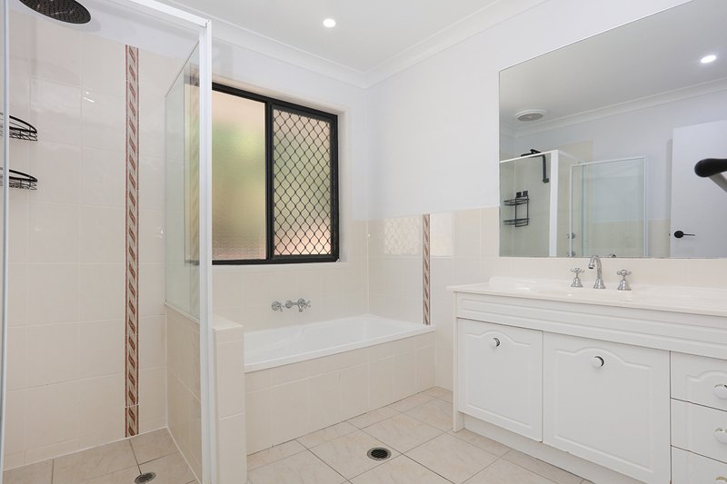 Photo - 31 Renfrew Drive, Highland Park QLD 4211 - Image 8