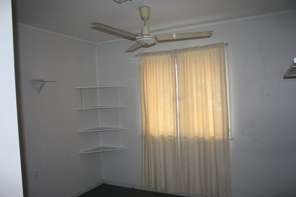 Photo - 31 Robertson Road, Eastern Heights QLD 4305 - Image 2