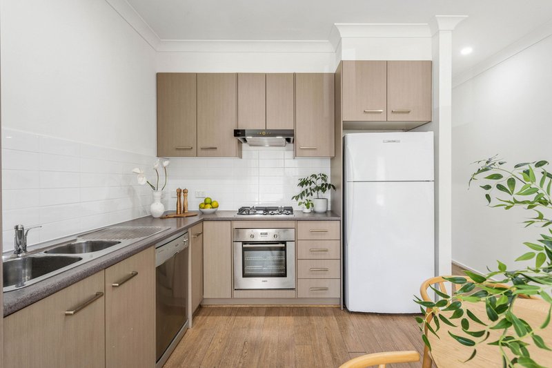 Photo - 31 Robinson Street, Mawson Lakes SA 5095 - Image 4