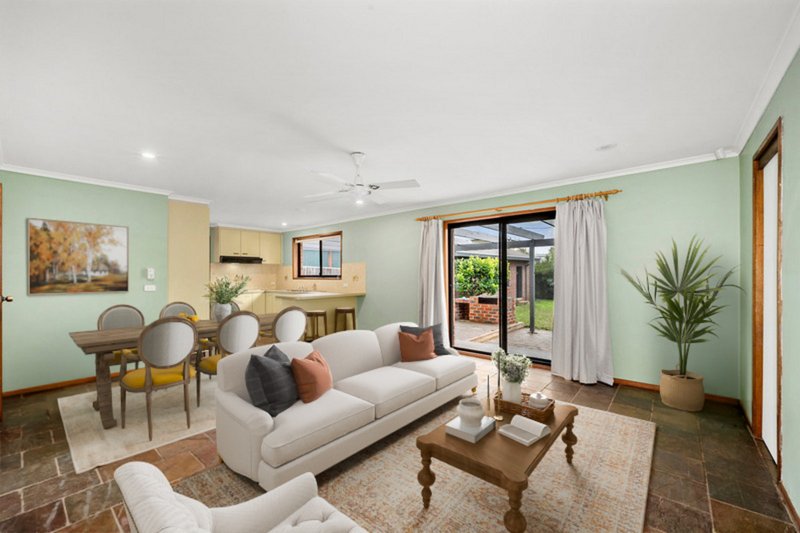 Photo - 31 Rohan Rivett Crescent, Mckellar ACT 2617 - Image 5