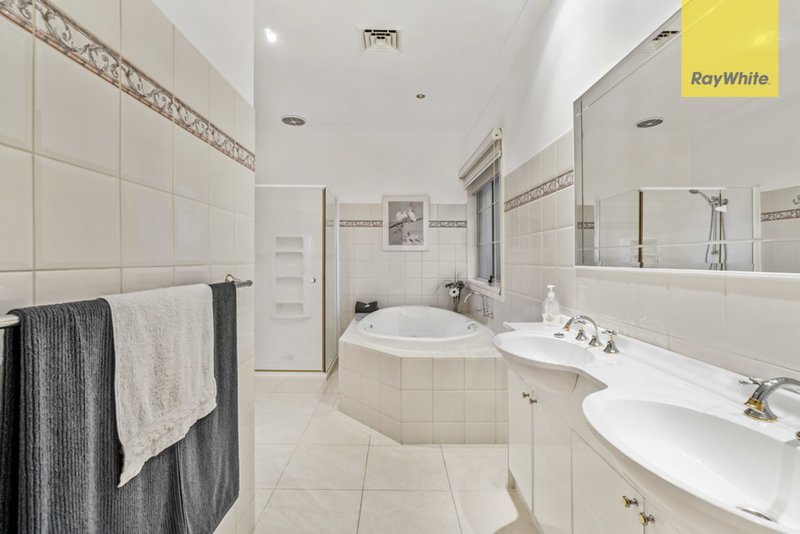 Photo - 31 Roseleigh Boulevard, Sydenham VIC 3037 - Image 7