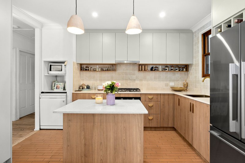 Photo - 31 Rowley Avenue, Mount Warrigal NSW 2528 - Image 2