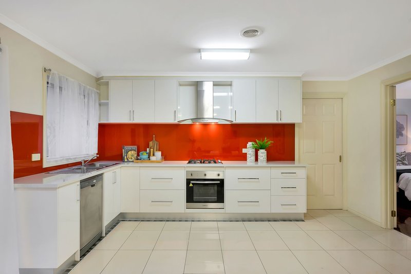 Photo - 31 Samada Street, Notting Hill VIC 3168 - Image 12